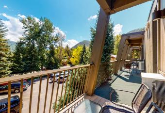 Aspen Mountain Lodge 305 has Balcony rooms