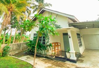 Homestay Kamar Tamu Selomartani 3 has Balcony rooms