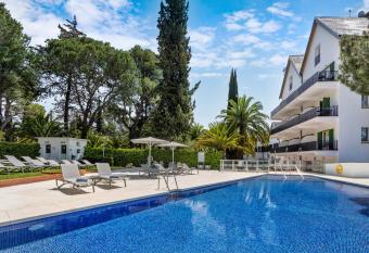 Catalonia Reina Victoria has Balcony rooms