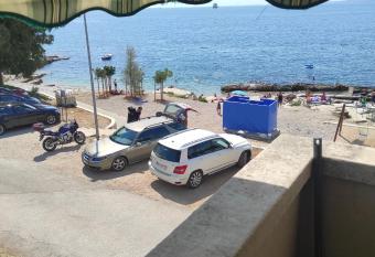 Apartman Zen has Balcony rooms