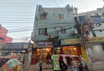 Hotel Jannat Residence allows 18 year olds to book a room