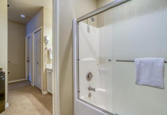 River Ridge 3 & 422 Combo has Balcony rooms