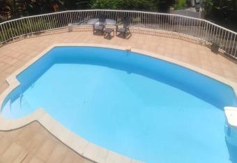 Bas de villa spacieux, proche plages et centre has Balcony rooms