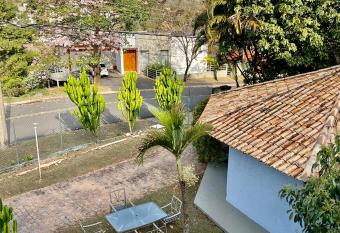 Chal   charmoso em meio a natureza allows 18 year olds to book a room