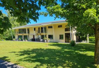 Villa Courtisols has Balcony rooms