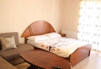 Vila Iliri has Balcony rooms