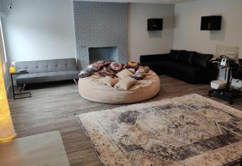 Roosevelt Inn allows 18 year olds to book a room