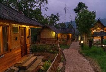 Kampung Bareto Cottage And Resto has Balcony rooms