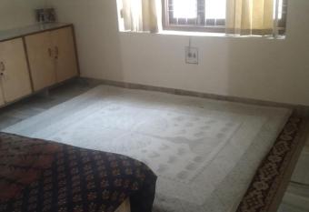 Siddhivinayak temple- we care u like a family allows 18 year olds to book a room