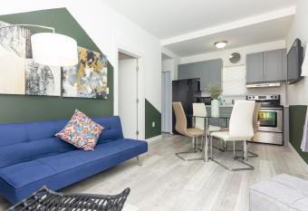Home Midtown Miami - Wynwood area with backyard - Art District near to Beach has Balcony rooms