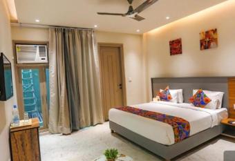 Hotel Global Corporate has Balcony rooms