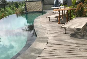 The Green ujung Villa has Balcony rooms