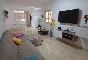 LA CASITA VECINDARIO has Balcony rooms