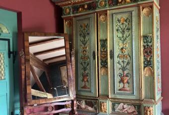 (J) Altbau Zimmer in anif has Balcony rooms