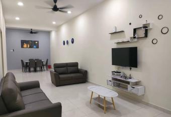 My Homestay Sitiawan - Astronaut Space House 8 Pax has Balcony rooms