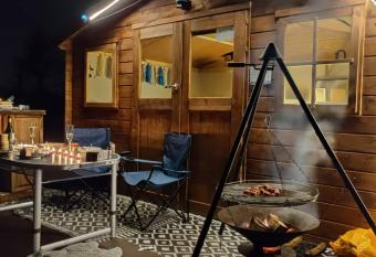 Kampeerhut De Boskouter allows 18 year olds to book a room