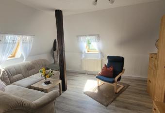 Ferienwohnung am Lockwitzbach allows 18 year olds to book a room