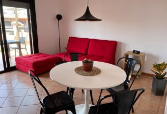 Chill cottage at the north shore allows 18 year olds to book a room