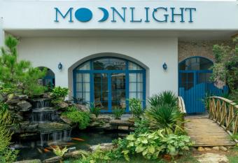 MoonLight Homestay&Hotel allows 18 year olds to book a room