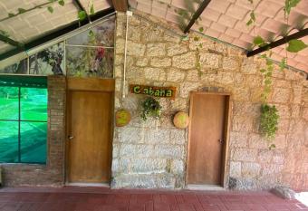 Caba  a en Parque Ecocenter allows 18 year olds to book a room