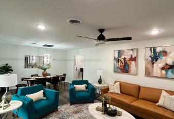 Casa Blanca - Minutes from Tech and GSU allows 18 year olds to book a room