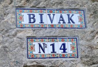 Kr  sn   mal   apartm  n pro milovn  ky skal a p    rody allows 18 year olds to book a room