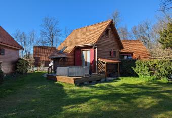 Chalet avec grand jardin dans r  sidence paisible has Balcony rooms