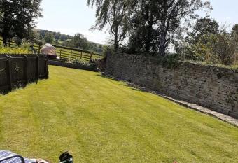 2 Brackengarth has Balcony rooms