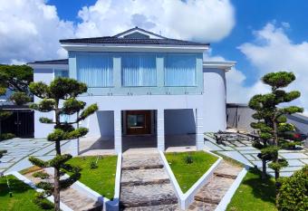 Luxury Mansion 7br Heated Pool Cook Included has rooms with a private hot tub