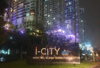 ICity: Homestay Konvokesyen Dan Percutian Shah Alam allows 18 year olds to book a room