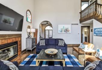 Stunning Plaza Home-Location Unbeatable-New Remodel allows 18 year olds to book a room