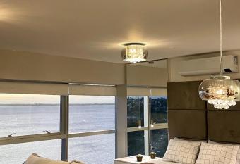 Apartamento novo com vista deslumbrante allows 18 year olds to book a room