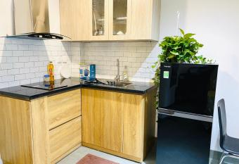 LaHomestay C   u Gi   y has rooms with a private hot tub