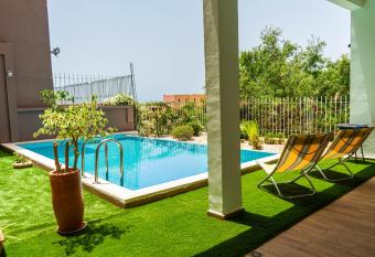 Villa avec piscine priv  e en bord de mer has Balcony rooms