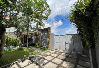 VILLA WISESA has Balcony rooms