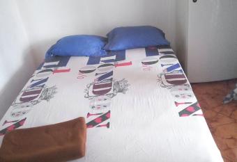 Chambre priv  e allows 18 year olds to book a room