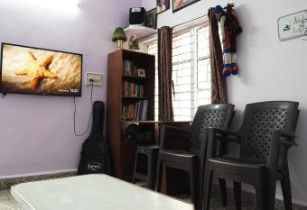 Stay with Music Artist RAME in 1BHK Home/Studio - SwanStays has Balcony rooms