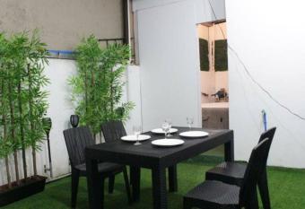 A2J Comfy Home w/ 120in Cinema + Jacuzzi Near NAIA has rooms with a private hot tub