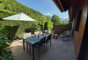 O COSY D OLLE allows 18 year olds to book a room