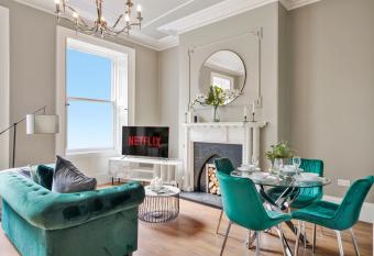 The Exclusive House in Yorkshire - Garden -Parking has Balcony rooms