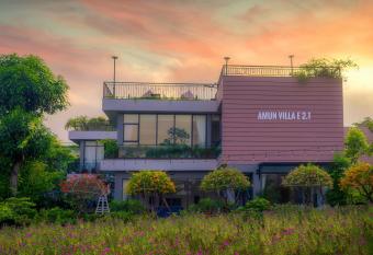 AMUN VILLA - VENUE TRAVEL has Balcony rooms