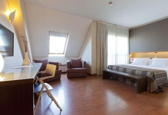 V  rtice Sevilla allows 18 year olds to book a room