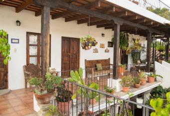 Hotel La Villa Serena allows 18 year olds to book a room