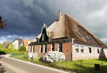 B&B Suyder Cogge allows 18 year olds to book a room