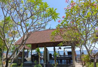 beach side Amed Delem family has Balcony rooms