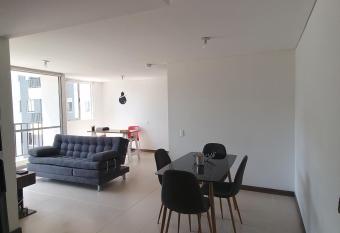 Comodidad y tranquilidad en La Estrella allows 18 year olds to book a room