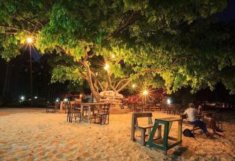 Koh Ngai Sea Open Resort has Balcony rooms