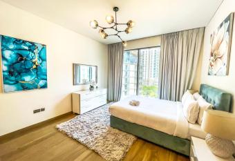 STAY BY LATINEM Luxury Studio Holiday Home G2-2507 near Burj Khalifa has Balcony rooms