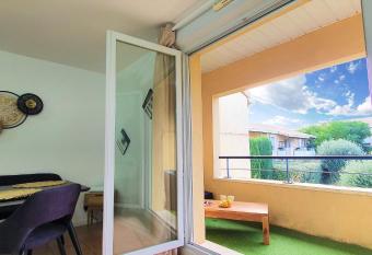 Un charmant d  tour has Balcony rooms