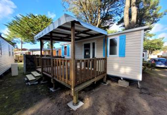 L asina - Saint-Jean-de-Monts - Camping 4 etoiles has rooms with a private hot tub